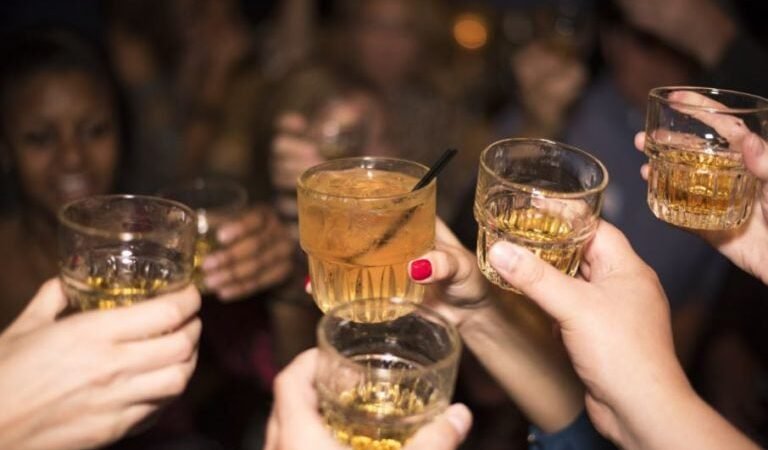 Senado Federal aprova aumento de pena para quem oferece bebida alcoólica a menores