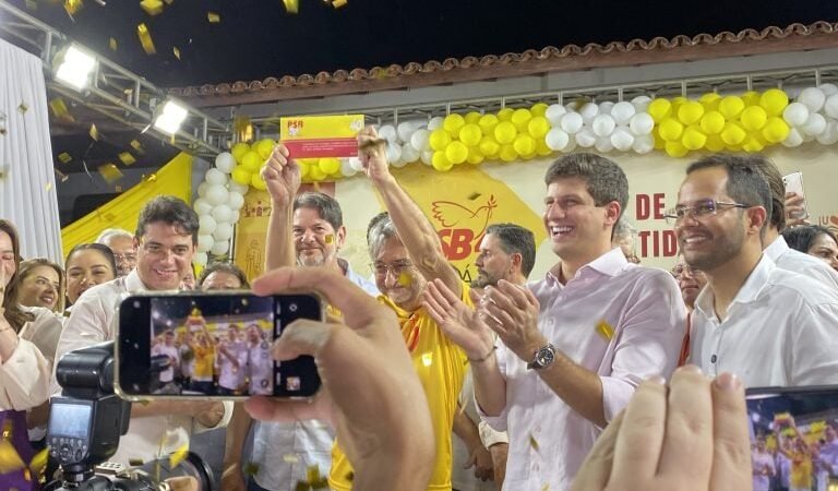 Acilon Gonçalves e mais sete prefeitos se filiam ao PSB; ex- prefeito diz que “João Campos fará pelo Brasil o que já faz por Recife”