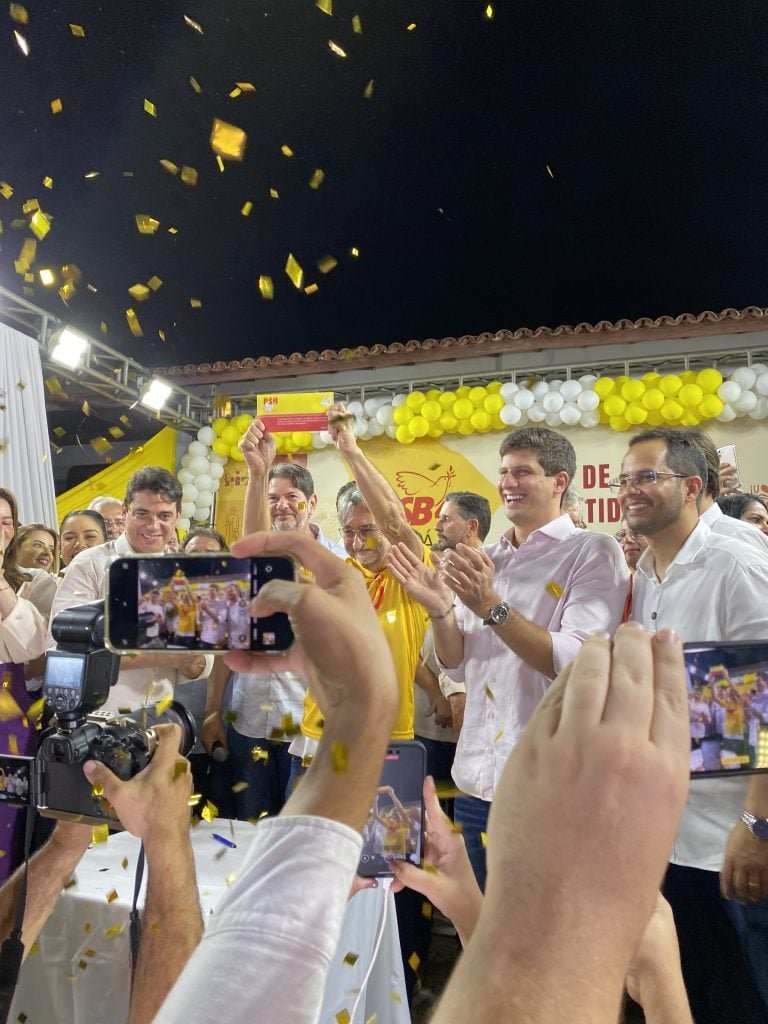 Acilon Gonçalves e mais sete prefeitos se filiam ao PSB; ex- prefeito diz que “João Campos fará pelo Brasil o que já faz por Recife”