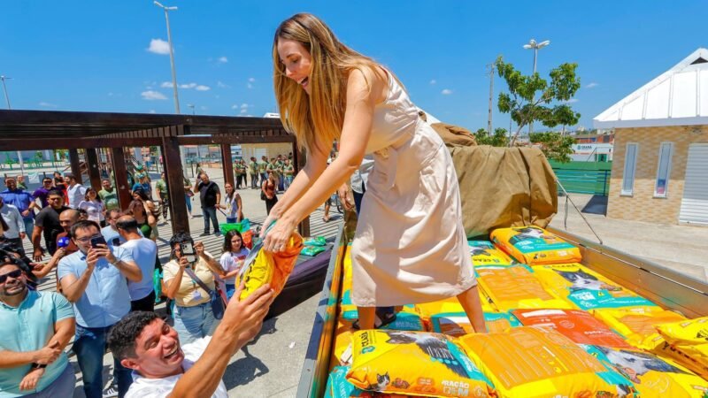 Jade Romero lança Programa Ração do Bem no Dia Mundial dos Animais