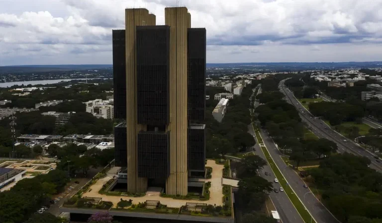 Saldo das contas externas fica negativo em US$ 9,8 bilhões no mês de setembro