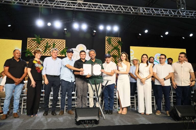 Em Tauá, governador Elmano de Freitas participa de abertura de feira de exposição e vistoria obras