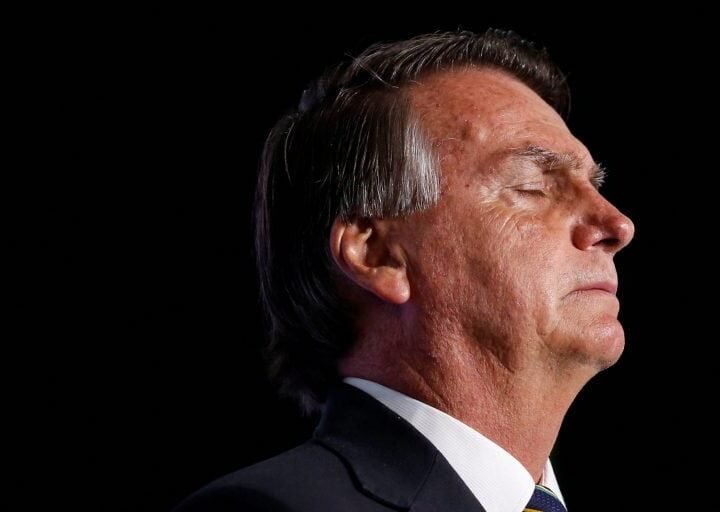 Ex-presidente Bolsonaro é preso e levado para Polícia Federal, em Brasília