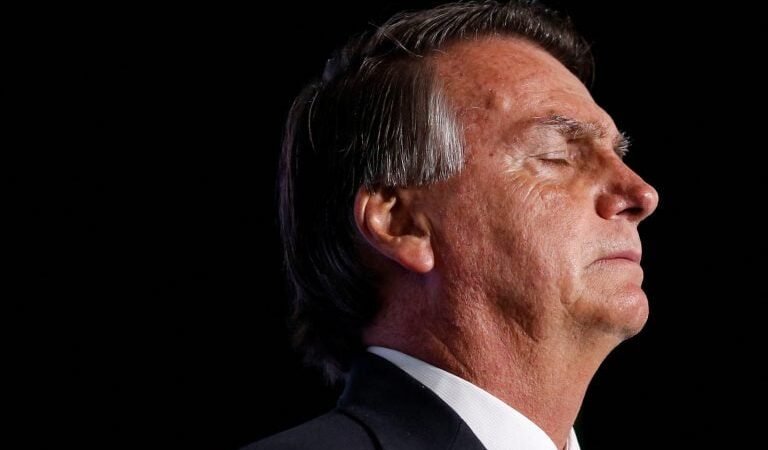 Ex-presidente Bolsonaro é preso e levado para Polícia Federal, em Brasília