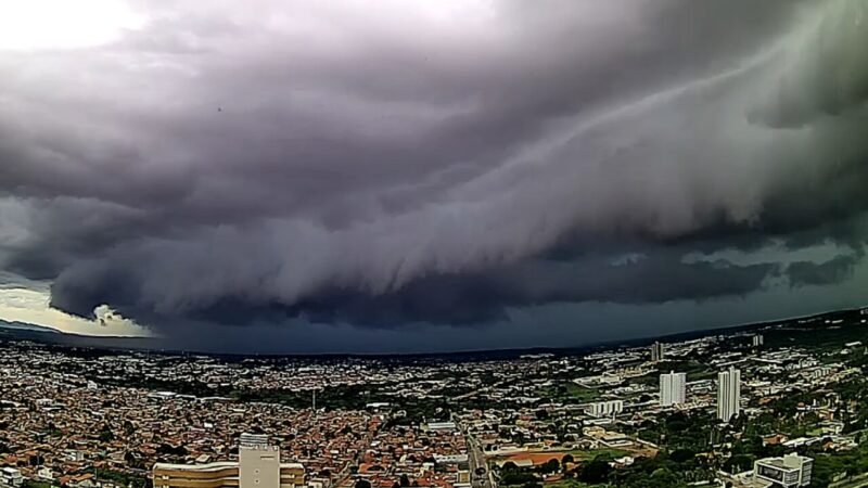 Defesa Civil emite alerta de risco de chuvas intensas no Ceará nesta segunda