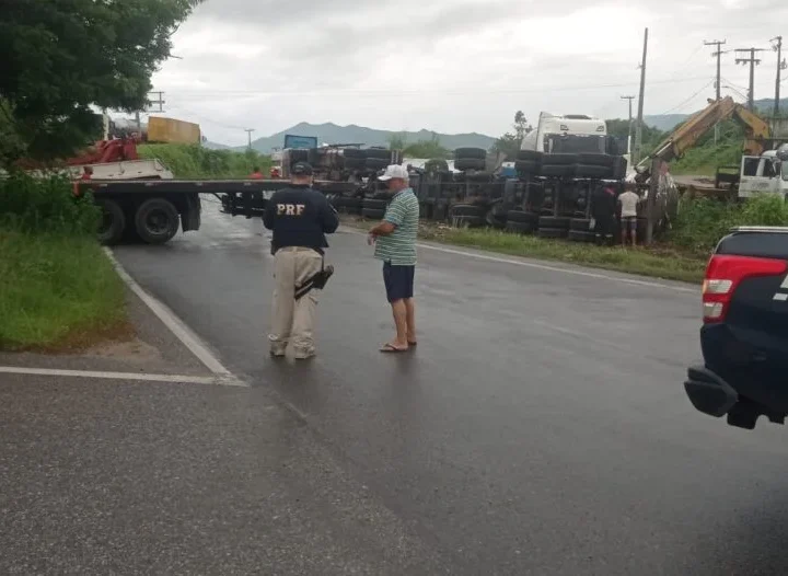 Chuvas intensas causam bloqueios e congestionamentos em rodovias do Ceará